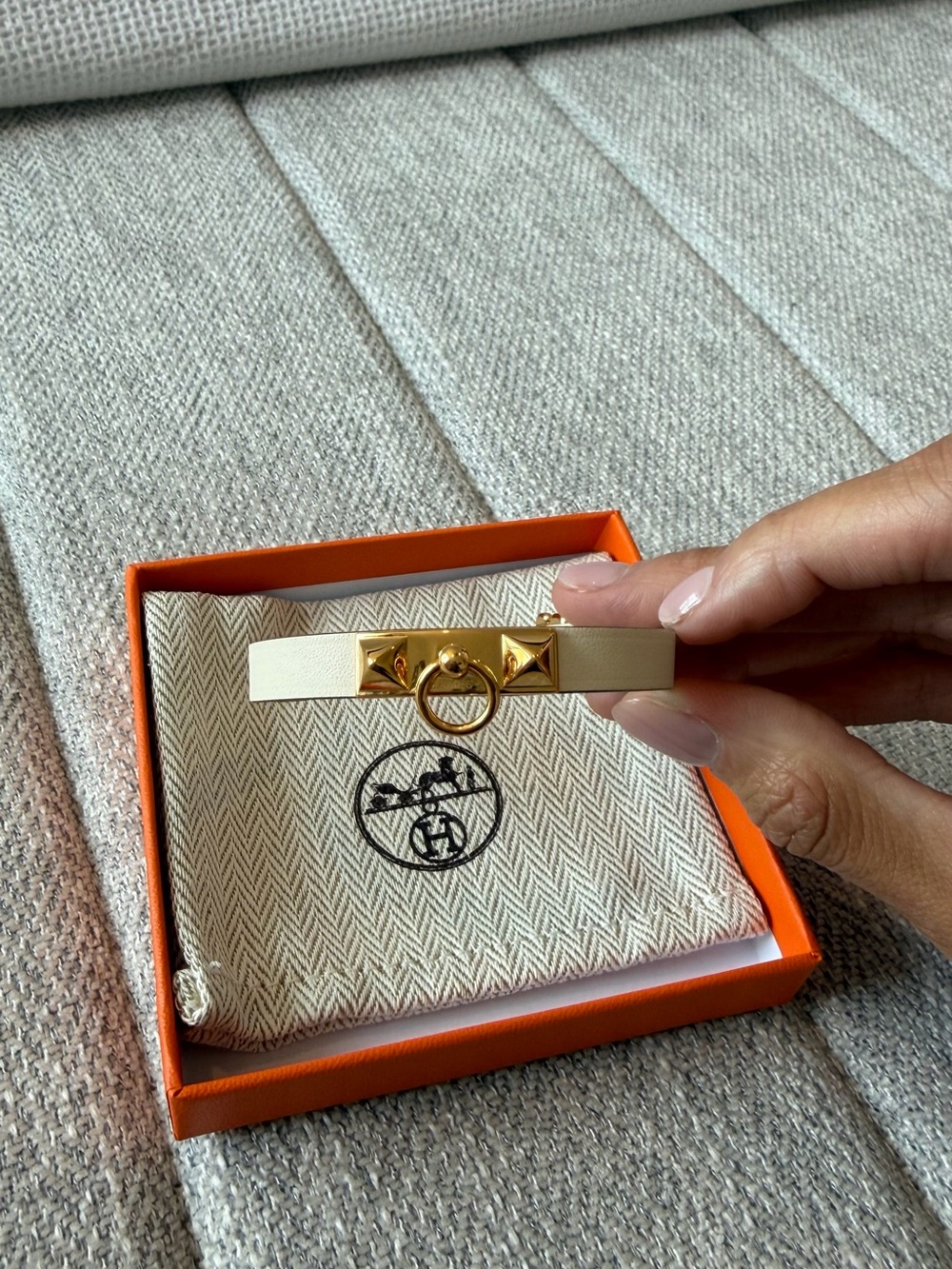 Hermes Rivale Gold-Tone Cream Leather Bracelet - Picture 2 of 9